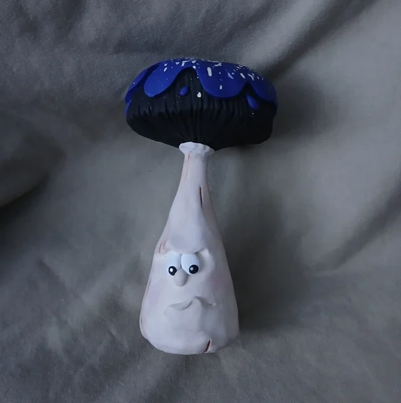 Blue and White Mushroom Figurine - Picture 6 of 8